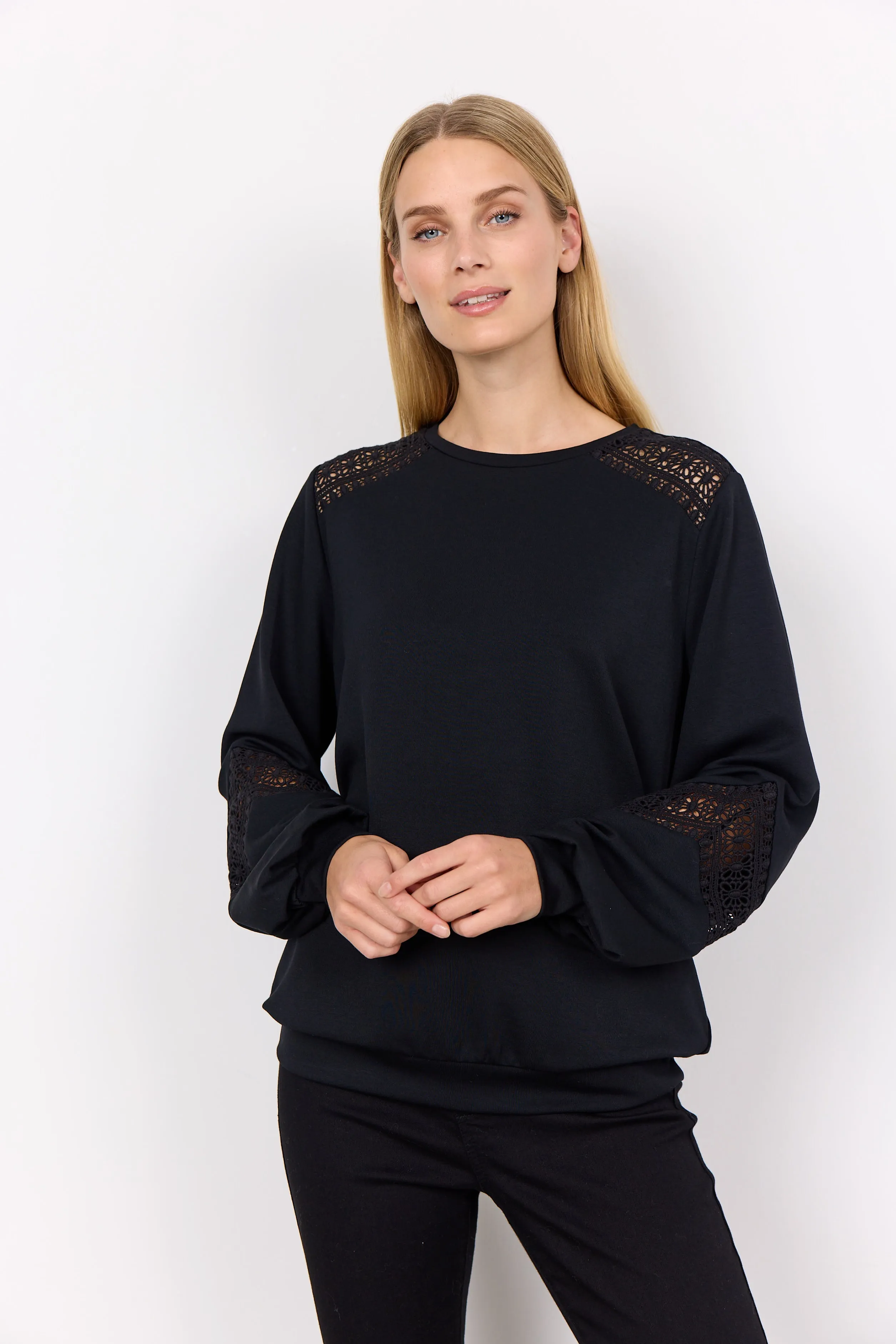 BANU 193 Sweater